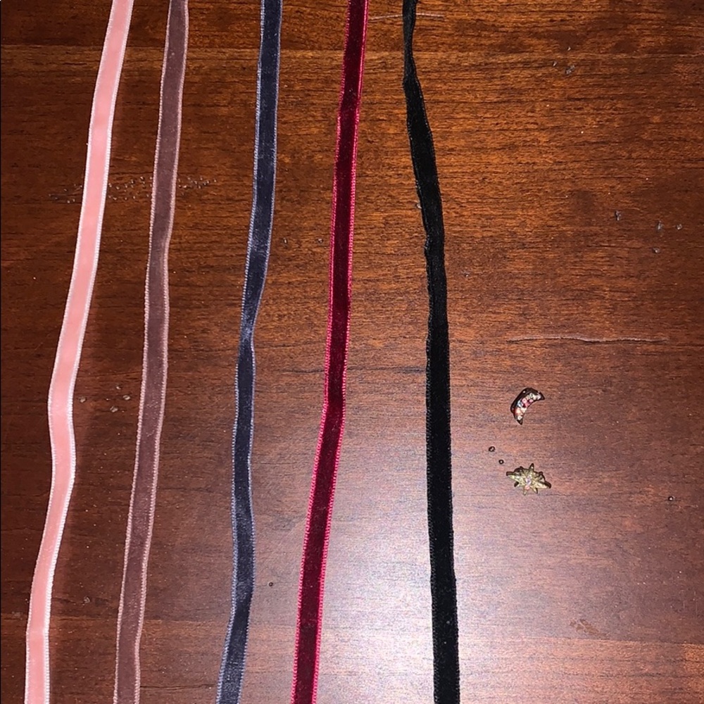 Choker set with interchangeable pendants